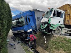 Két nyergesvontató ütközött Szászrégen közelében 