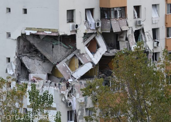 Drónokat használnak a helyszíneléshez a tömbházrobbanást vizsgáló rendőrök