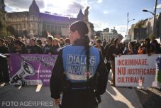 Figyelmeztető felvonulás: Év eleje óta több mint 46 nőt öltek meg Romániában (VIDEÓ)