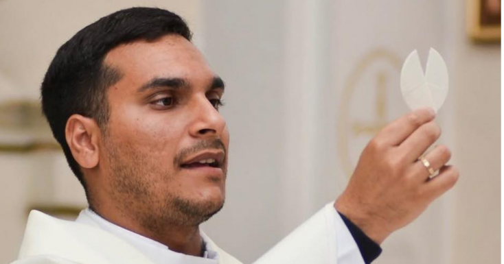 „Jó útmutatóként mindig Krisztusra mutassak, sosem magamra!” – Cigány származású katolikus papként szolgálni Székelyföldön