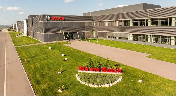 Százas nagyságrendben küldik el a dolgozókat a Bosch erdélyi gyárából