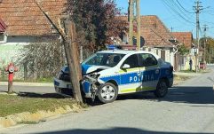 Oszlopnak ütközött a rendőrautó