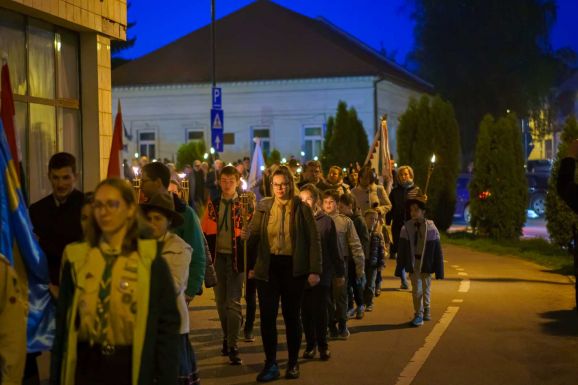 A szabadság fénye ma is világít – Sepsiszentgyörgy az 1956-os hősök előtt tiszteleg