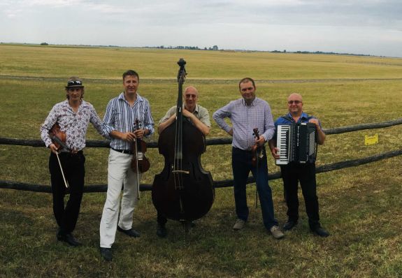 Főszerepben a zongora és népzene – Erdélyi koncertsorozat Brahms népszerű művéből
