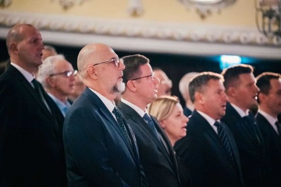 A szabadságért ma is tenni kell – Kelemen Hunor és Gulyás Gergely Kolozsváron emlékezett a hősökre