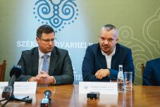 Szorosabb együttműködésről, gazdasági tervekről egyeztetett Székelyudvarhelyen Gulyás Gergely