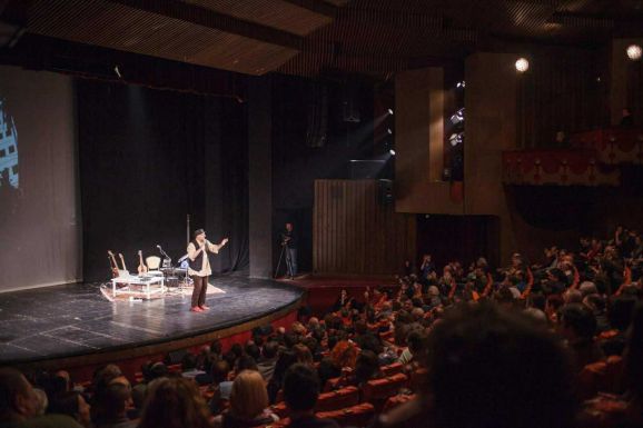 Nyakig mézben – A koncert mint közös jelenlét