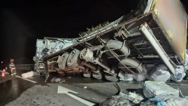 Súlyos baleset Kolozs megyében: két teherautó ütközött össze