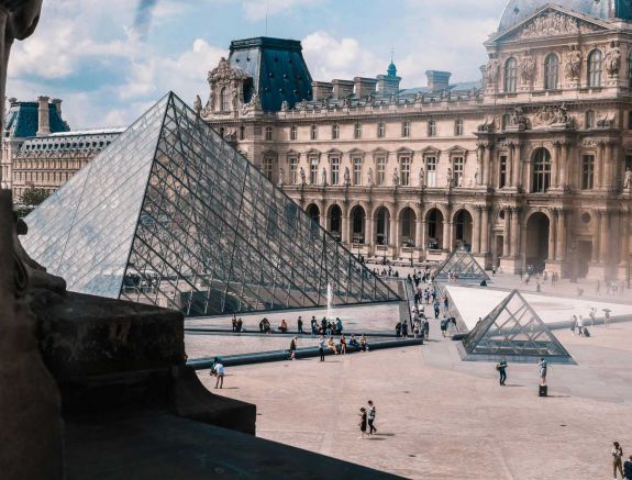 Fordulat: belsős munka lehetett a Louvre kirablása
