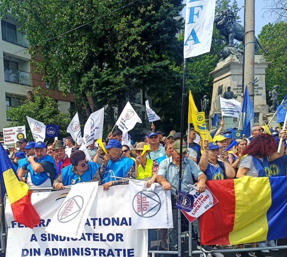 Óriási tüntetést szerveznek: nem fogadják el a megszorításokat