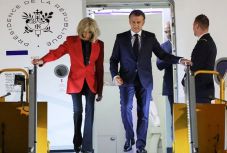 Férfi vagy nő Macron felesége? – Hétfőn kezdődik a per