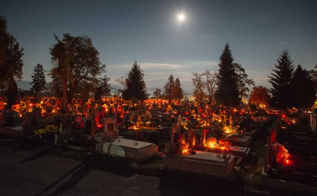 Mindenszentekre készül Sepsiszentgyörgy – Tízezrek gyújtanak gyertyát szeretteik emlékére