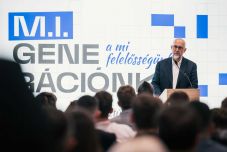 Kelemen Hunor az őt ért támadásokról: A zongoristára lőttek