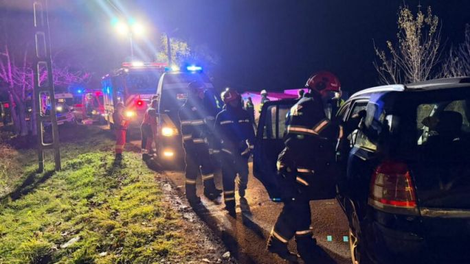 Tizenegy személy sérült meg a Maros megyei autóbalesetben