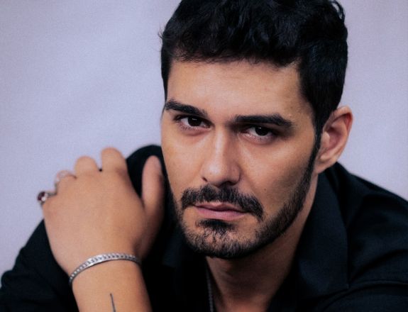 Főpolgármester lenne a Wednesday sorozat Lurch-e