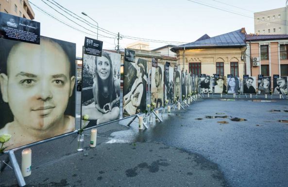 Tüntetés a Colectiv-áldozatokért: „tíz év után sem fizetett senki”