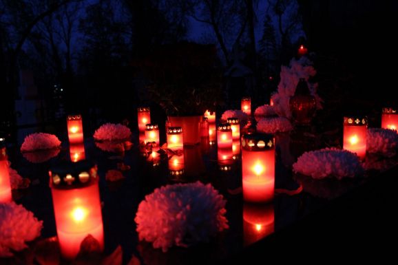 „Adja Isten mindenki egészségére és a halottak megnyugvására!”