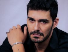 Főpolgármester lenne a Wednesday sorozat Lurch-e