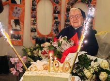 Emlékoklevéllel köszöntötték a százéves Lucianna nővért