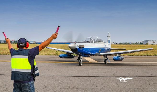 Túlfutott a kifutópályán – A fűbe csúszott egy repülő Bukarestben