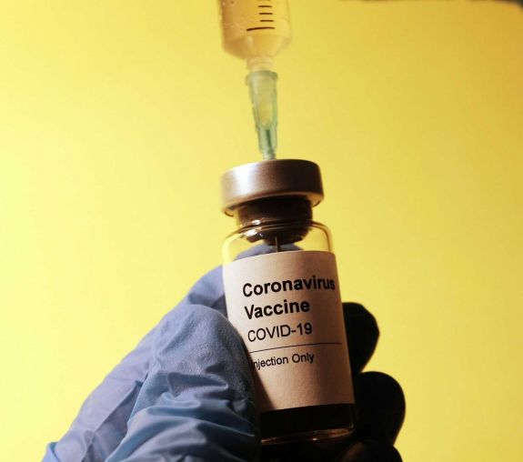 A legfelsőbb bíróság kimondta: a COVID-oltás károsultjai beperelhetik az államot 