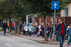 Újraindul a Lábbusz Marosvásárhelyen – Gyalog mennek a gyerekek iskolába