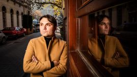 Ne nézz hátra, jön a farkas!