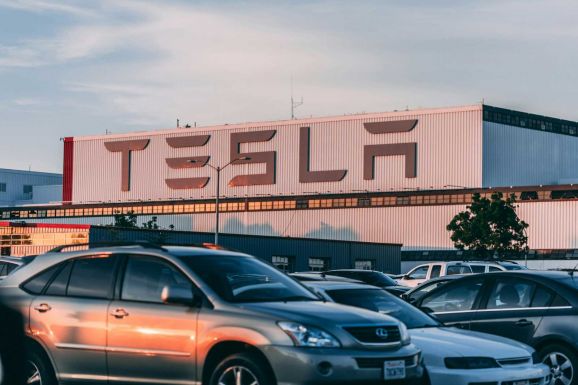 Nem épül fel határidőre a TESLA romániai gyára, visszafizettetik a céggel az állami támogatást