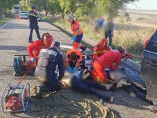 Súlyos baleset: 21 személy érintett, többen a roncsok közé szorultak