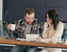 Az emberek közel 15 százaléka nem tudja idejében kifizetni a számlákat