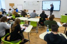 Kevesebb diákkal, bizonytalanságokkal indult a tanév Háromszéken