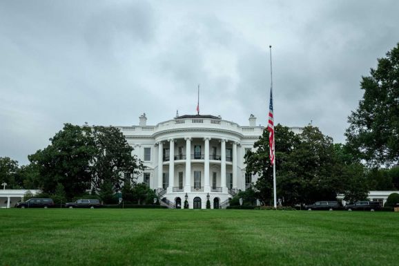 Előkerült a merénylethez használt fegyver, de Kirk gyilkosát még nem kapták el