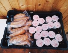 Hargita megye: gond nélkül indult a tej-kifli program az új tanévben