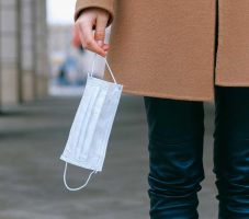 Covid: csökkenőben az esetszám – Tizenhat koronavírus-fertőzött halt meg múlt héten