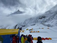 Himalája expedíció: Sántha Xénia lavinaveszély miatt visszatért az alaptáborba