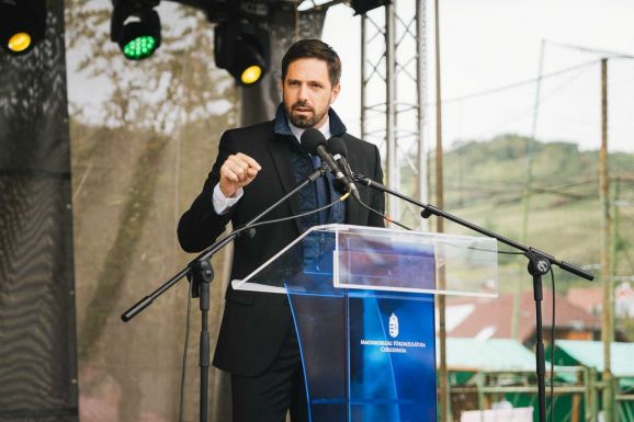 Magyar Levente Székelyudvarhelyen: a kormány folytatja az erdélyi magyarság támogatását