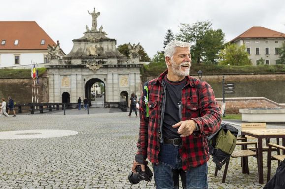 Romániában motorozott a cseh elnök: „Ilyesmi ma már alig található máshol””