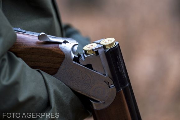 Halálos vadászbaleset az autóban: véletlenül nyakon lőttek egy férfit