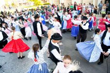 Sereglés Szatmárnémetiben: több tucat néptáncos ropta a táncot (VIDEÓ) 