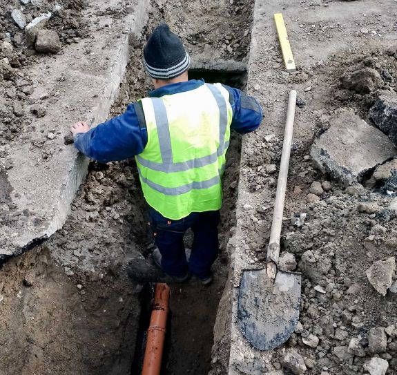 Újabb fejlesztés Sepsiszentgyörgyön: kiépítik a Jókai Mór utca szennyvízhálózatát