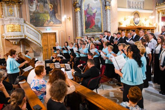 Két kórus nagykorúvá válását ünnepelték Szatmárnémetiben (VIDEÓ)