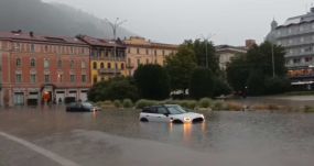 Heves esőzés okozott áradást Milánóban és földcsuszamlást Comóban