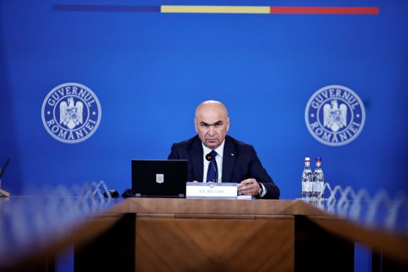 Még nem bukhat meg a Bolojan-kormány