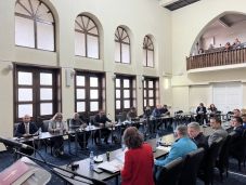 Marosvásárhely: Kivezethetik a teremből a személyeskedő városi tanácsosokat 