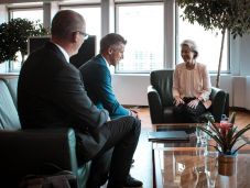 Magyar Pétert védi az Európai Parlament – Reagált Orbán Viktor 