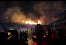 Tűz Bukarestben: hétezer négyzetméteren tomboltak a lángok (VIDEÓ)