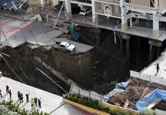 Döbbenetes látvány: hatalmas kráter keletkezett Bangkokban egy kórház közelében (VIDEÓ)