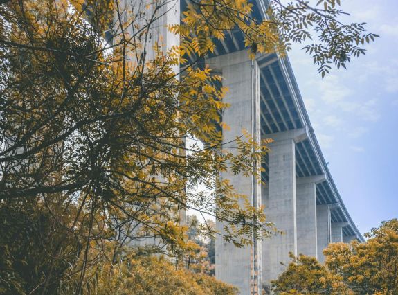 Öt kilométeres viaduktot építene a kormány