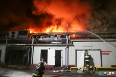 Bukarest: 36 órán át égett a raktár 