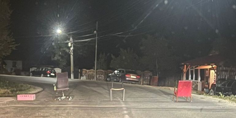 Székekkel torlaszoltak el egy megyei utat